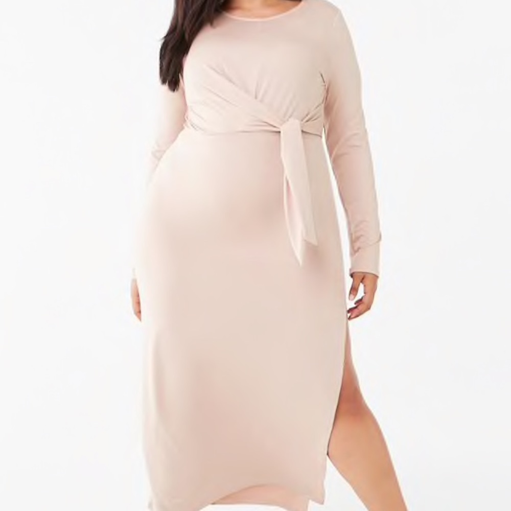 Plus size knotted maxi dress